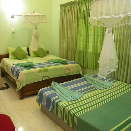 Henderson Airport Residence Negombo Bagian luar foto