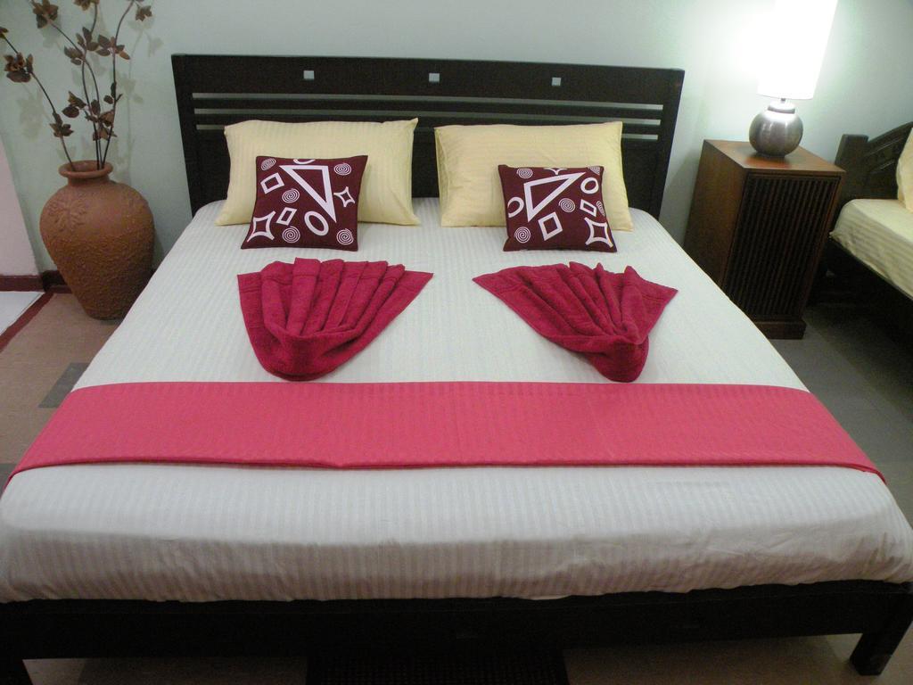Henderson Airport Residence Negombo Ruang foto