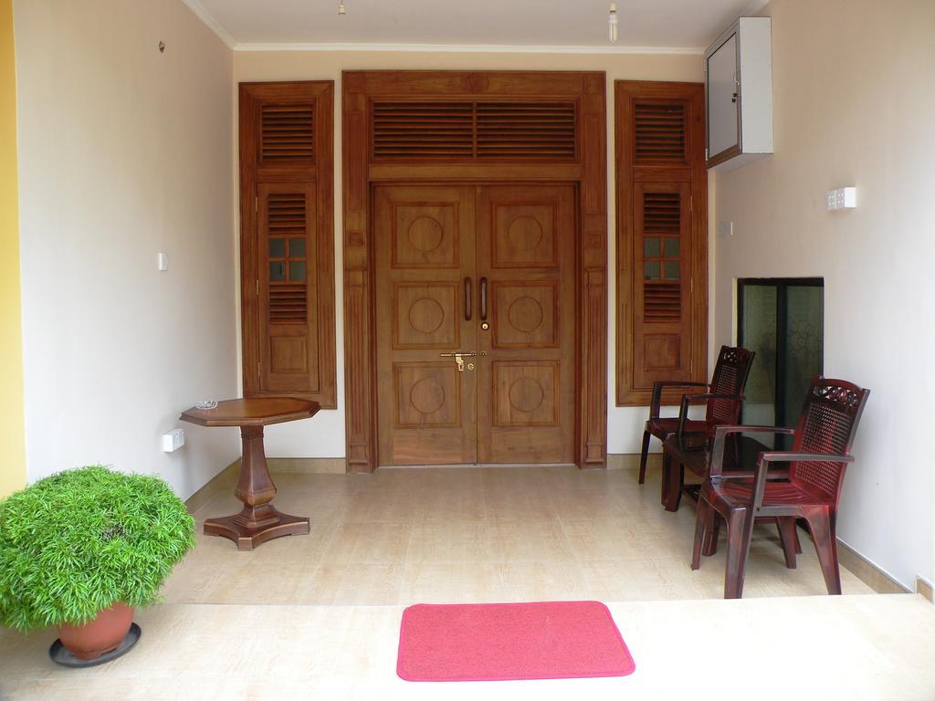 Henderson Airport Residence Negombo Bagian luar foto