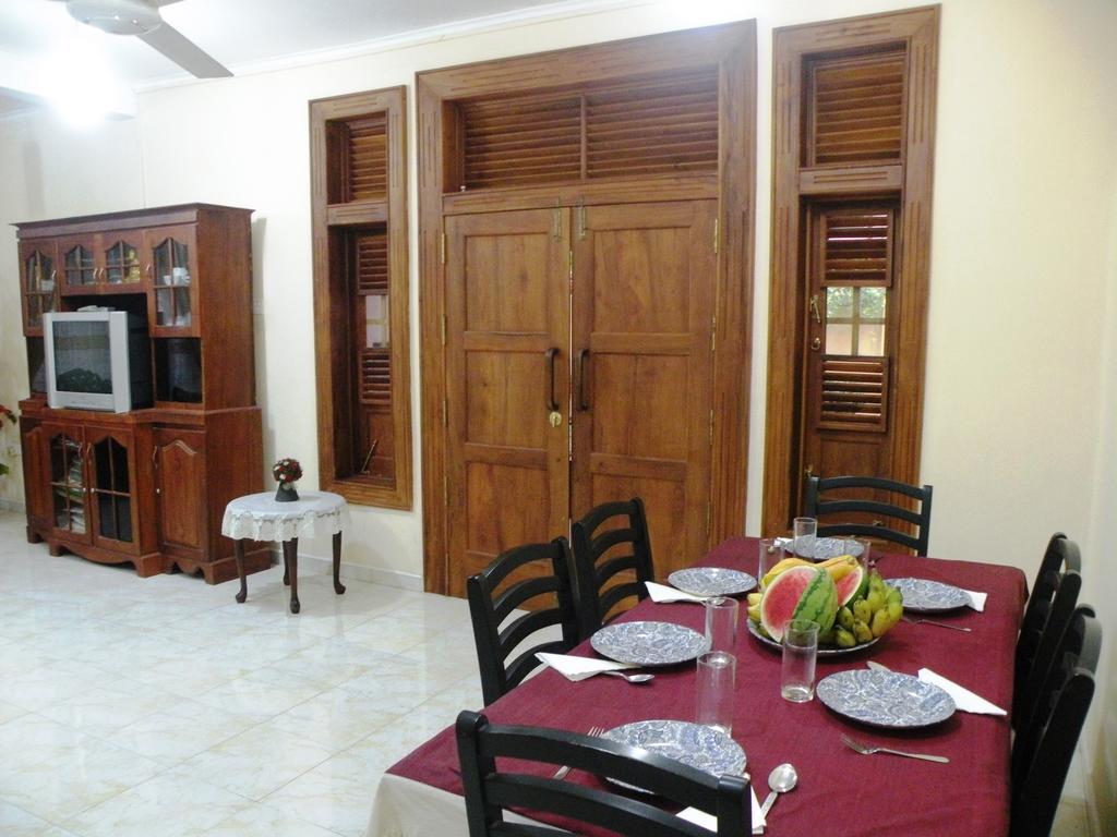 Henderson Airport Residence Negombo Bagian luar foto
