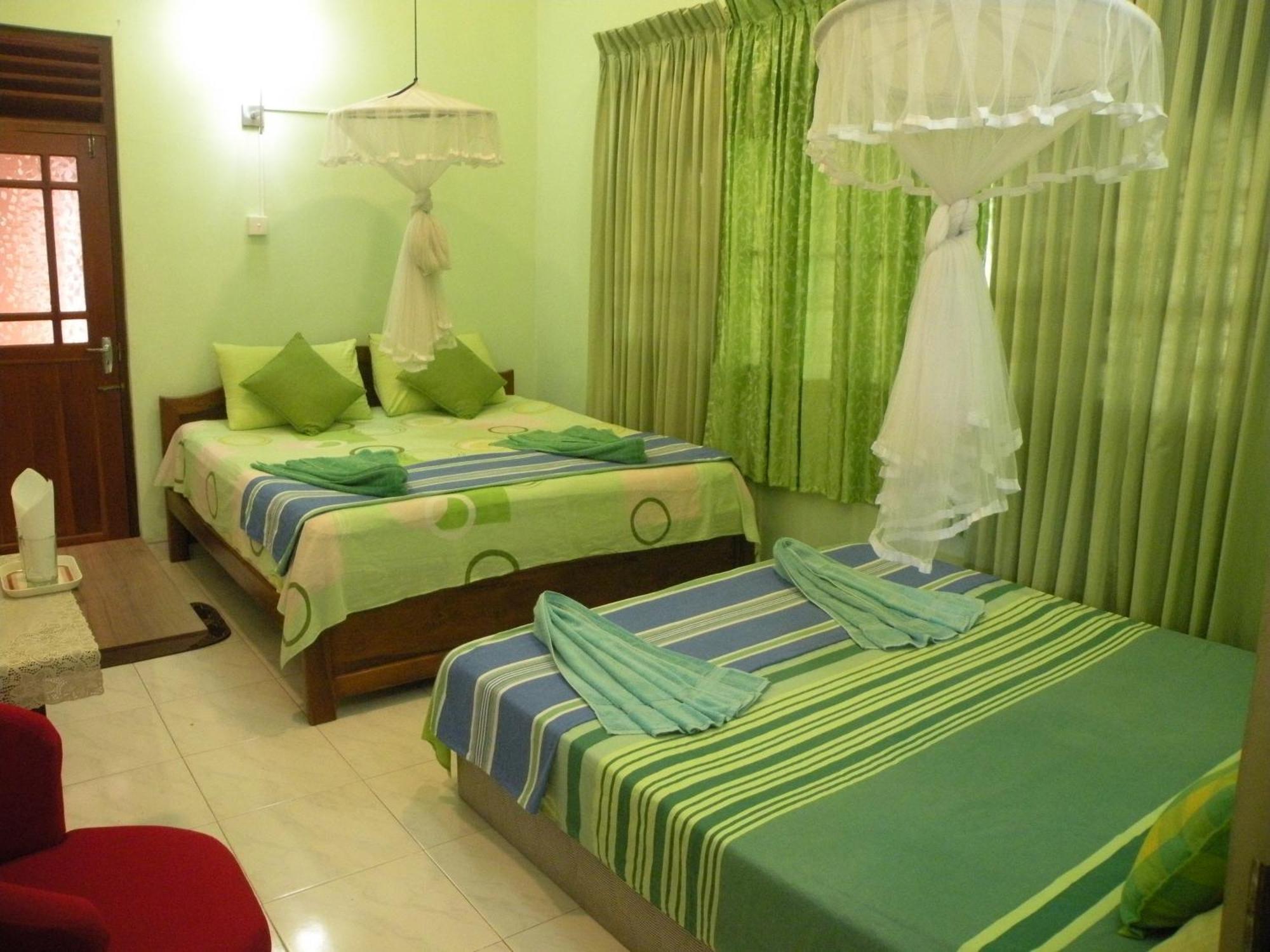 Henderson Airport Residence Negombo Bagian luar foto