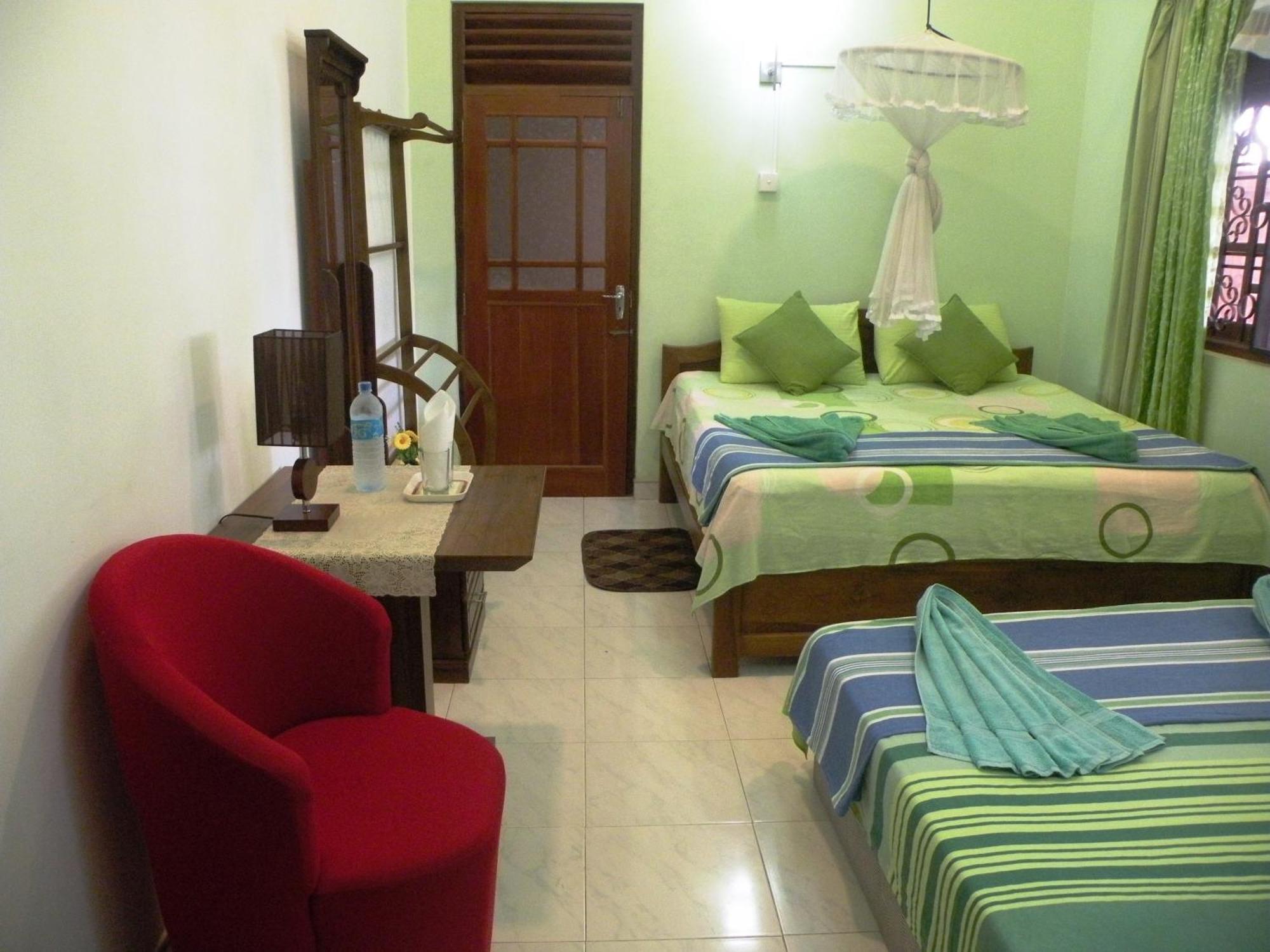 Henderson Airport Residence Negombo Bagian luar foto