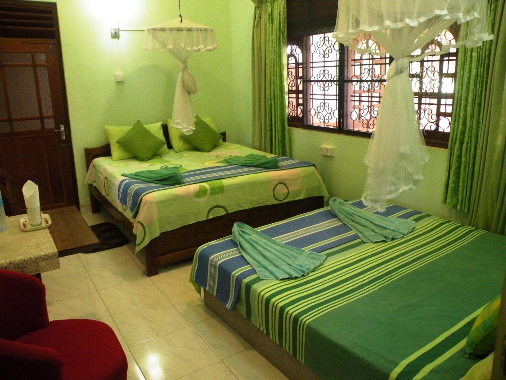 Henderson Airport Residence Negombo Ruang foto