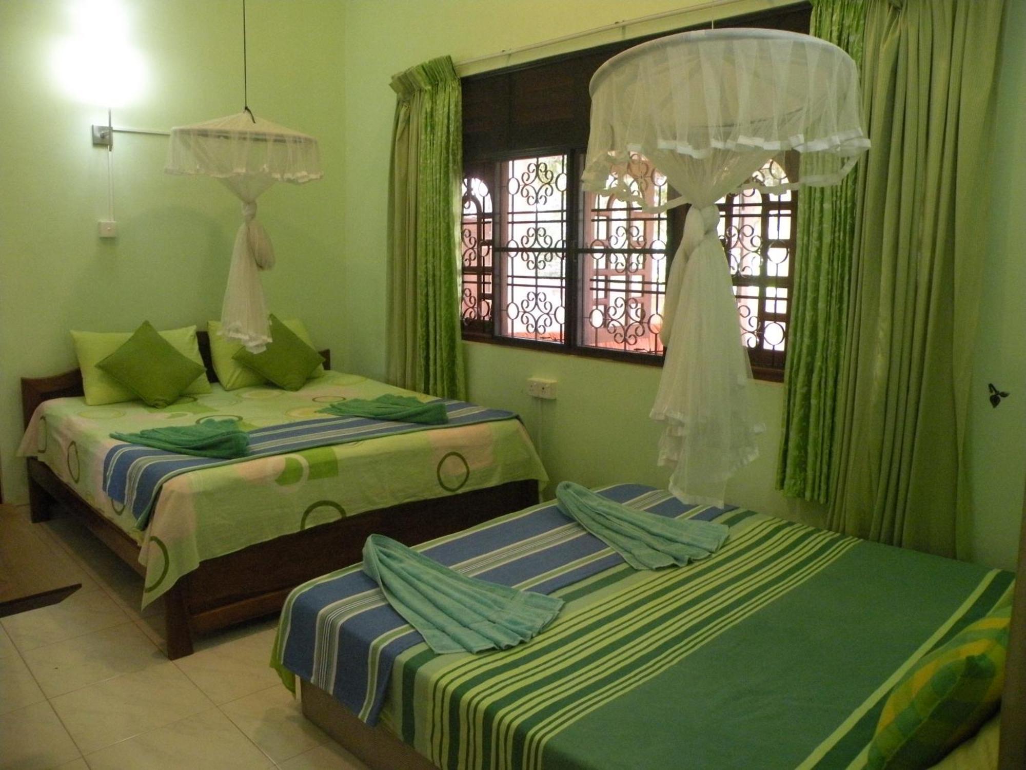 Henderson Airport Residence Negombo Ruang foto
