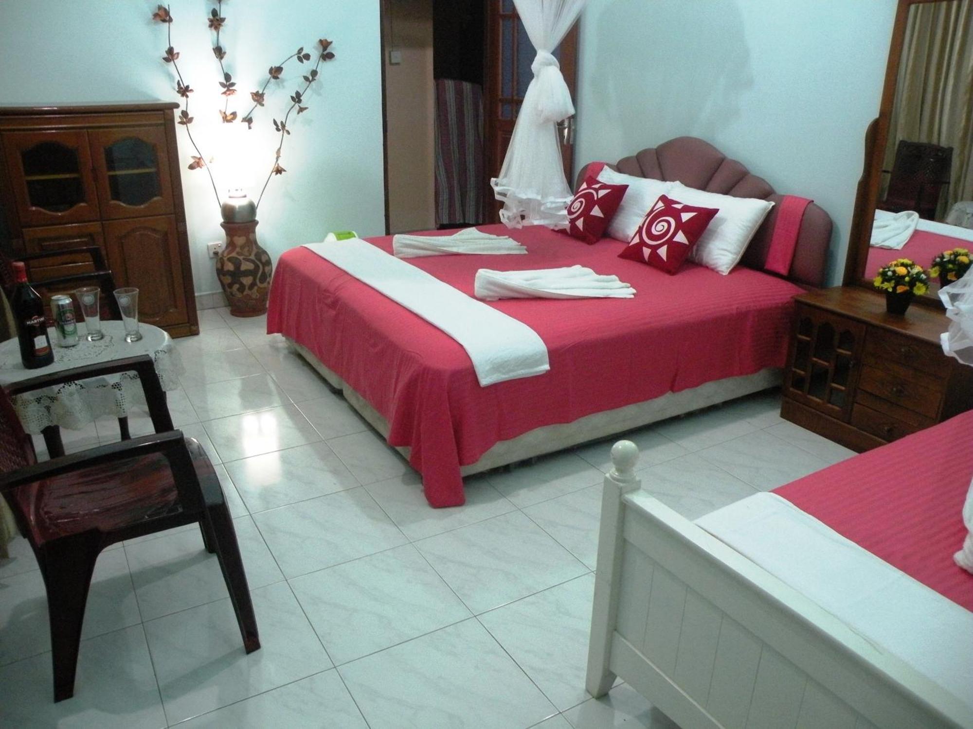 Henderson Airport Residence Negombo Ruang foto