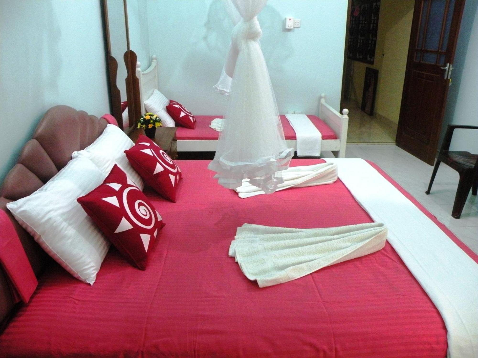 Henderson Airport Residence Negombo Ruang foto