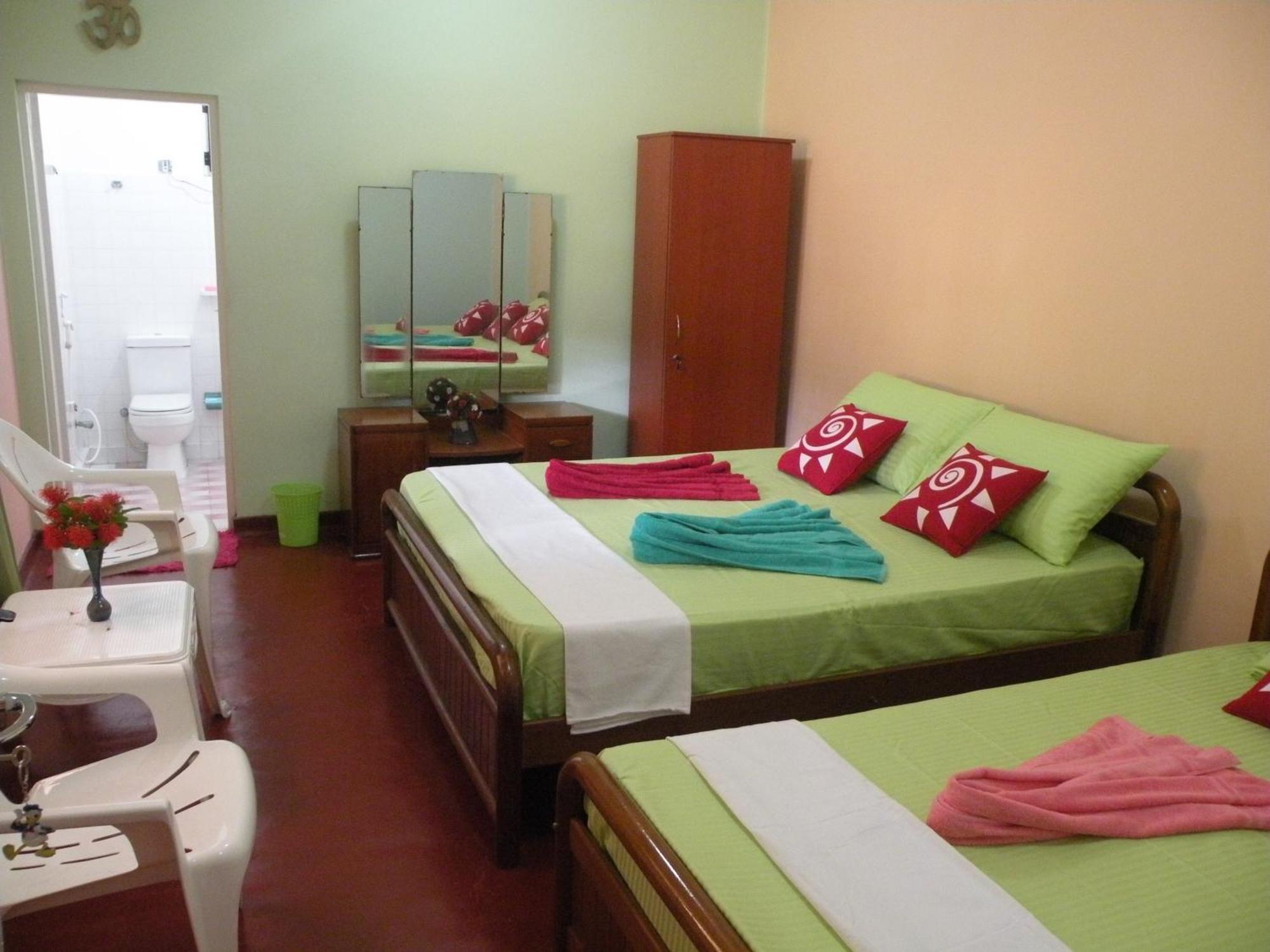 Henderson Airport Residence Negombo Ruang foto