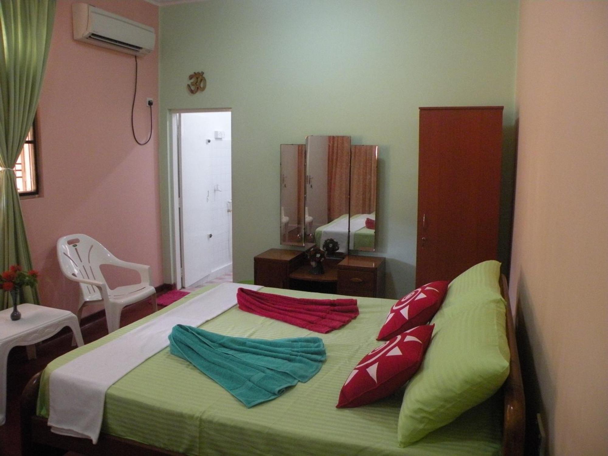 Henderson Airport Residence Negombo Ruang foto