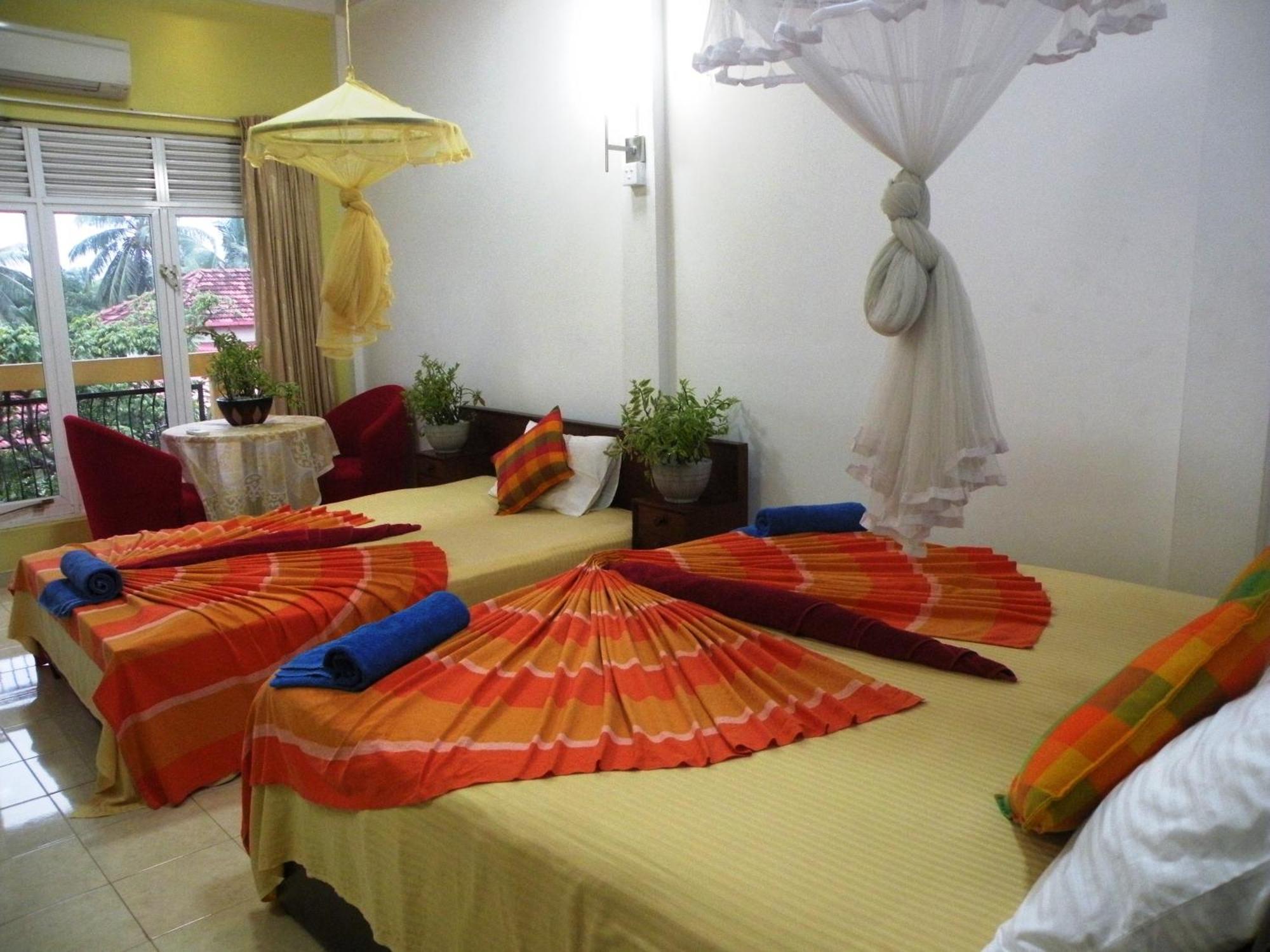Henderson Airport Residence Negombo Ruang foto
