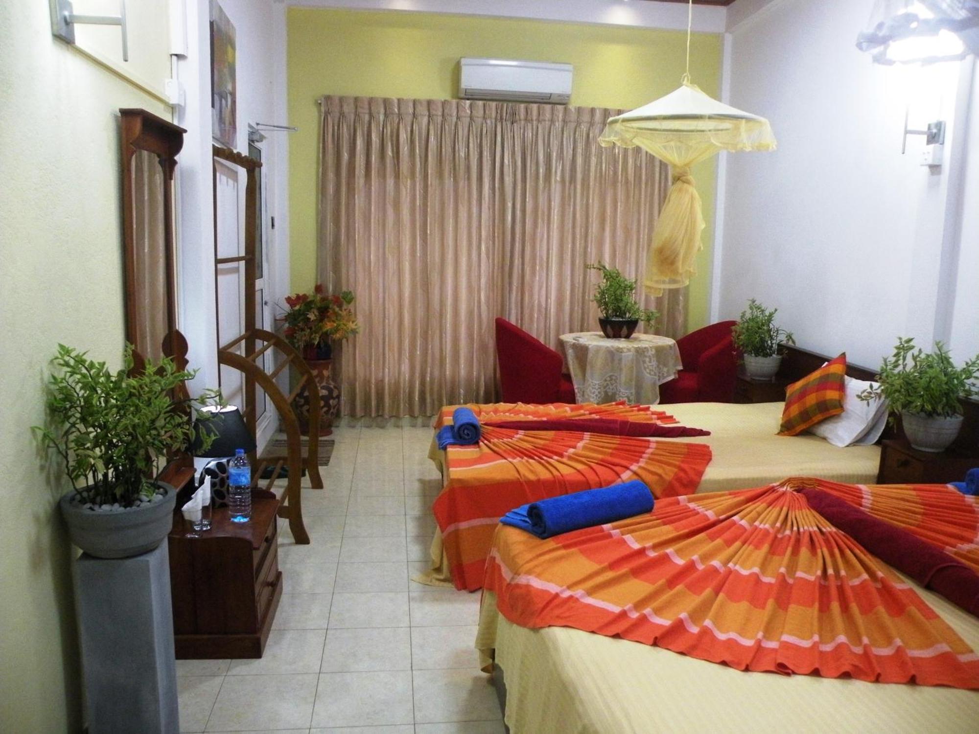 Henderson Airport Residence Negombo Ruang foto