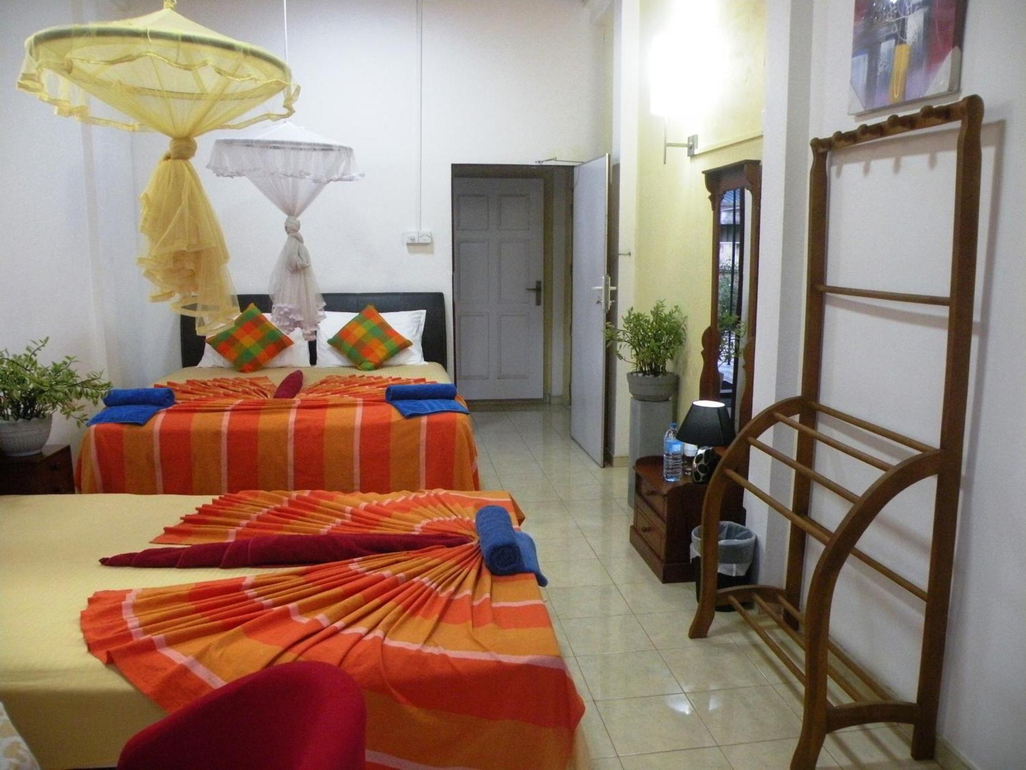 Henderson Airport Residence Negombo Ruang foto