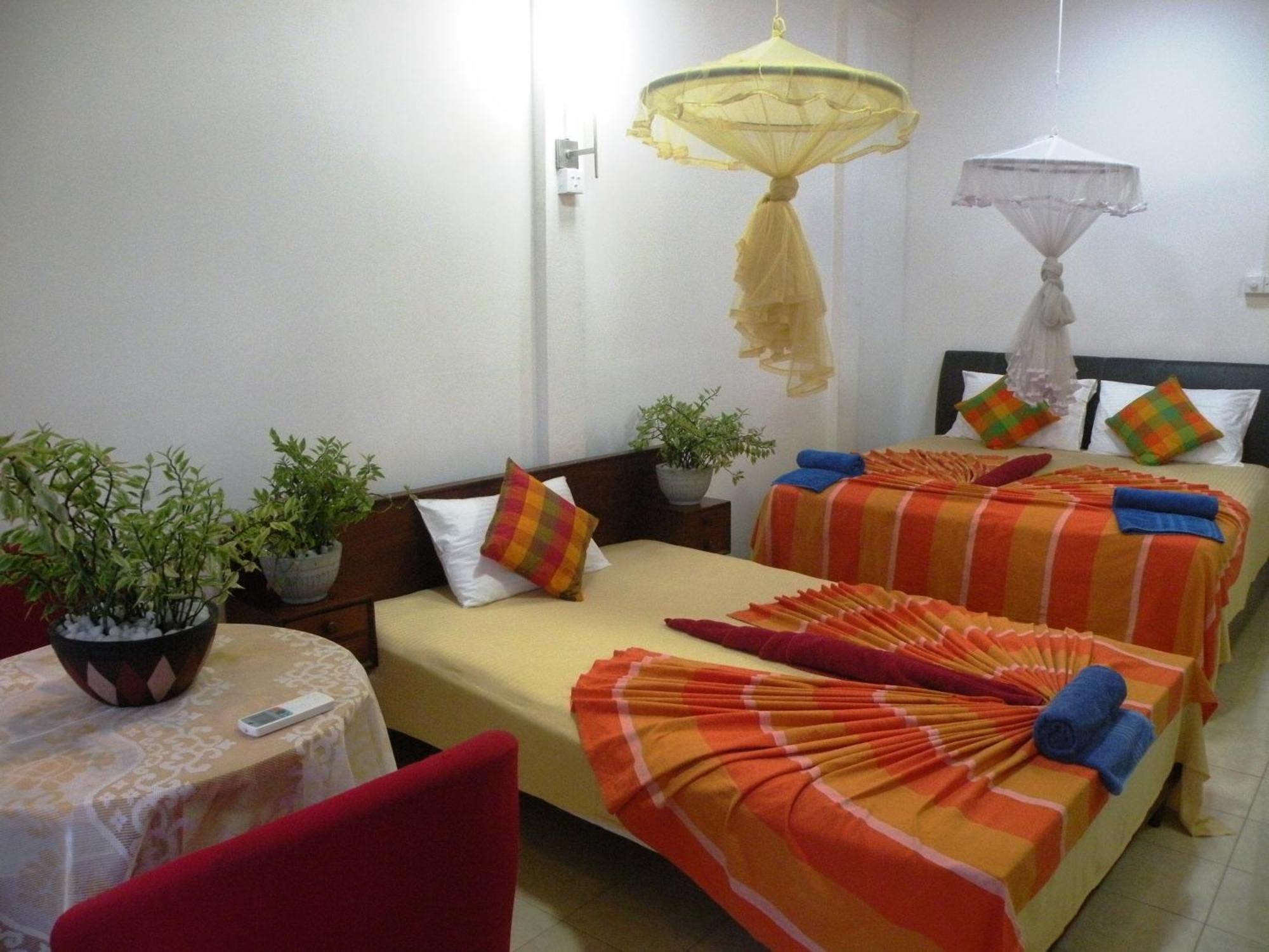 Henderson Airport Residence Negombo Ruang foto