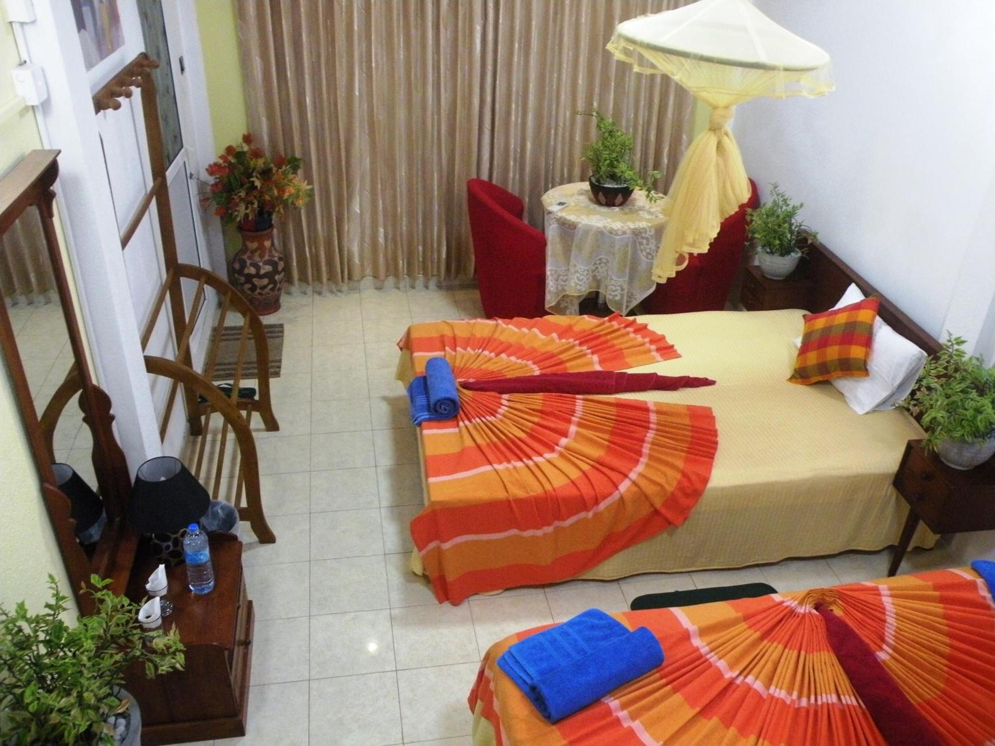 Henderson Airport Residence Negombo Ruang foto
