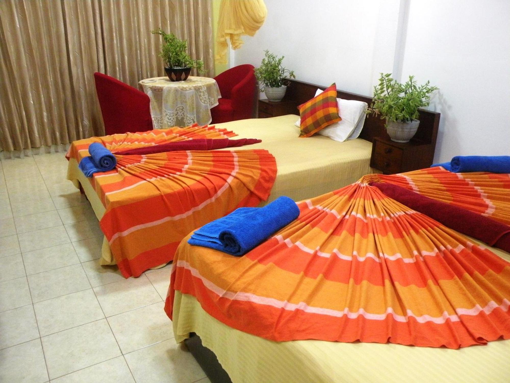 Henderson Airport Residence Negombo Ruang foto