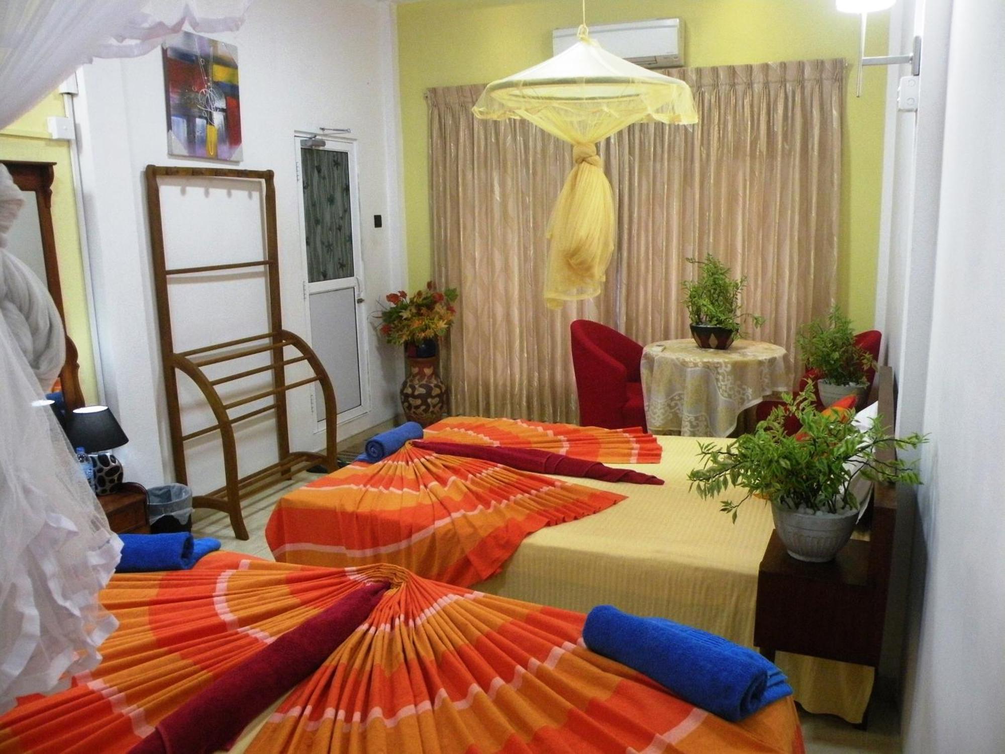 Henderson Airport Residence Negombo Ruang foto