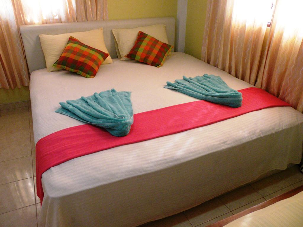 Henderson Airport Residence Negombo Ruang foto