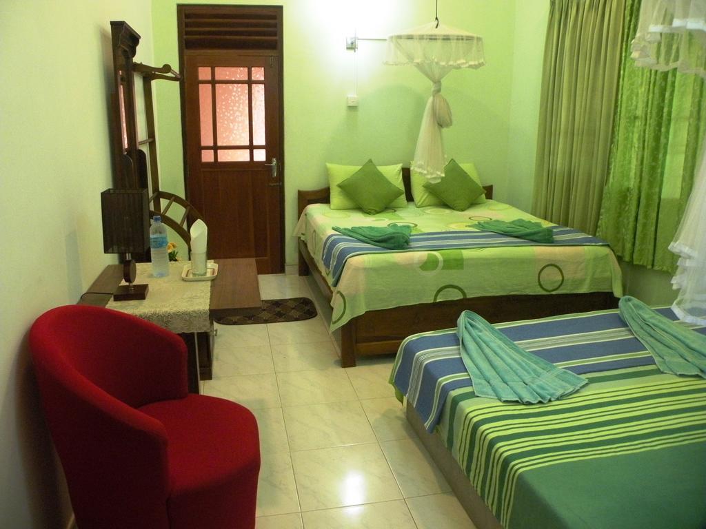 Henderson Airport Residence Negombo Bagian luar foto