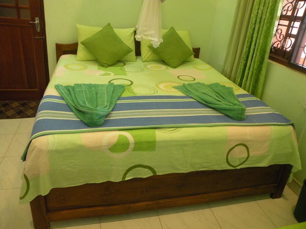 Henderson Airport Residence Negombo Bagian luar foto