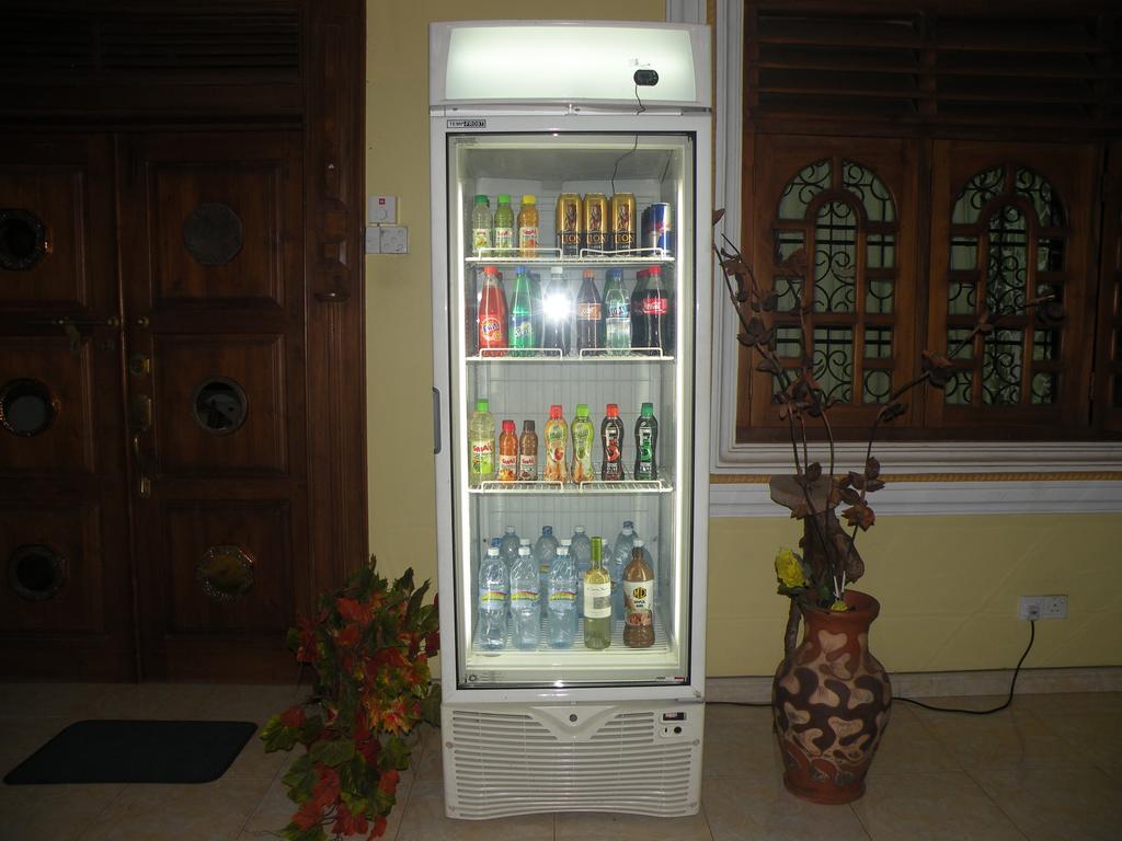 Henderson Airport Residence Negombo Bagian luar foto