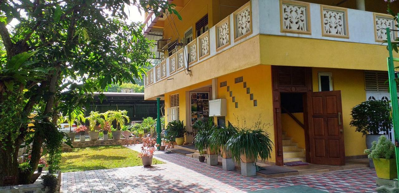 Henderson Airport Residence Negombo Bagian luar foto