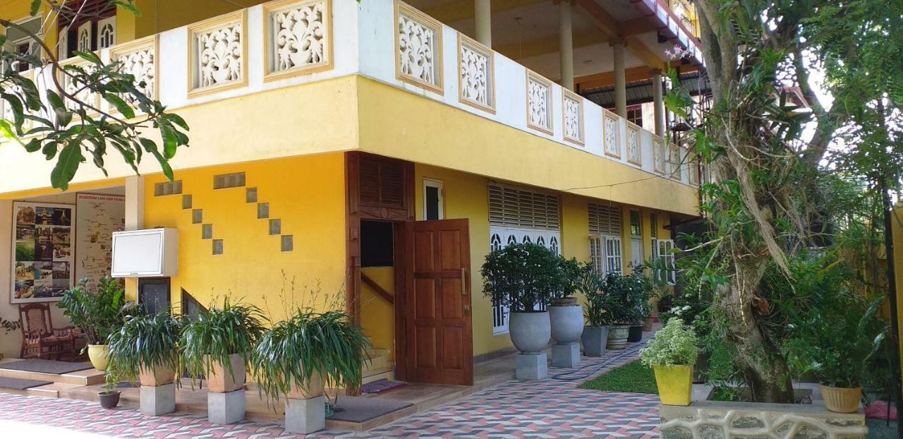 Henderson Airport Residence Negombo Bagian luar foto