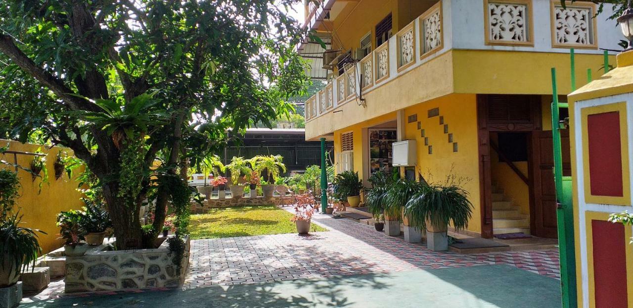 Henderson Airport Residence Negombo Bagian luar foto