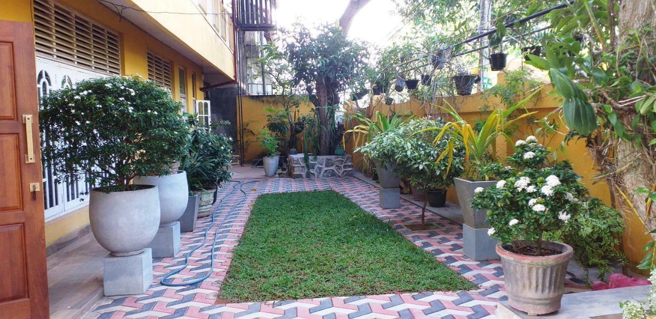 Henderson Airport Residence Negombo Bagian luar foto